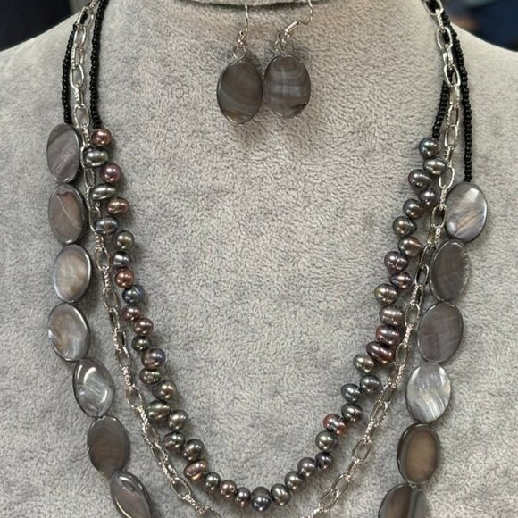 Three Layers Mother Of Pearl Grey oval Bead Fresh Water bead Necklace Set - Picture 1 of 2
